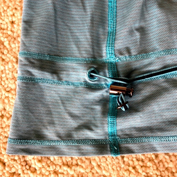 Lululemon Hustle & Bustle Yoga /Run Striped Blue Moon top Size 6 - Picture 11 of 16